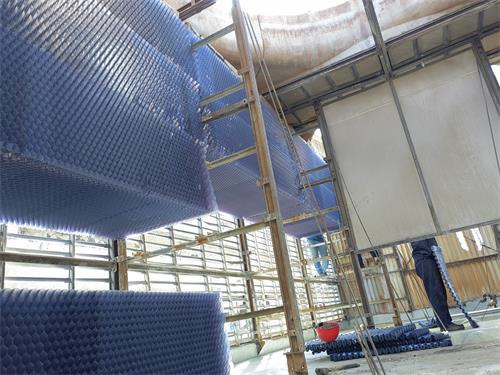 冷卻塔運行中三部分損失構(gòu)成補水需求,冷卻塔冬天還